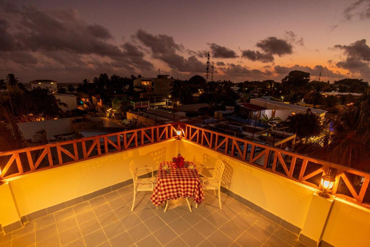 Batuta Maldives Fourson Hotel Тулусдоо Екстериор снимка