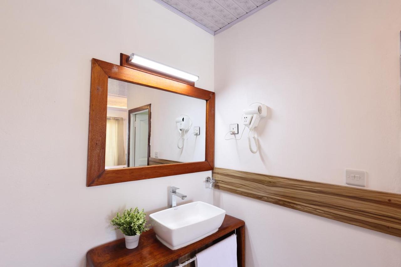 Batuta Maldives Fourson Hotel Тулусдоо Екстериор снимка