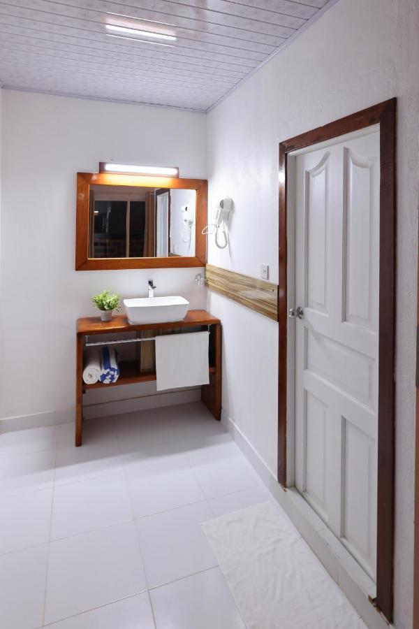 Batuta Maldives Fourson Hotel Тулусдоо Екстериор снимка