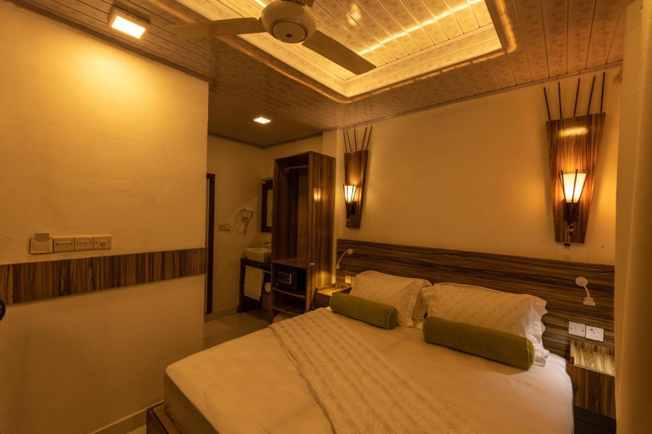 Batuta Maldives Fourson Hotel Тулусдоо Екстериор снимка