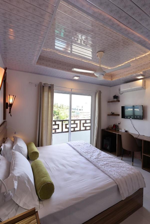 Batuta Maldives Fourson Hotel Тулусдоо Екстериор снимка