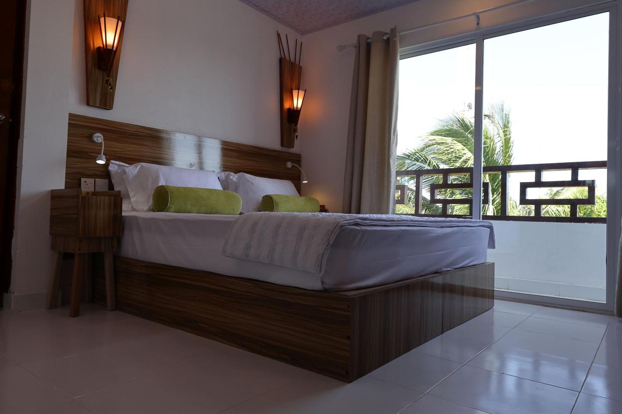 Batuta Maldives Fourson Hotel Тулусдоо Екстериор снимка